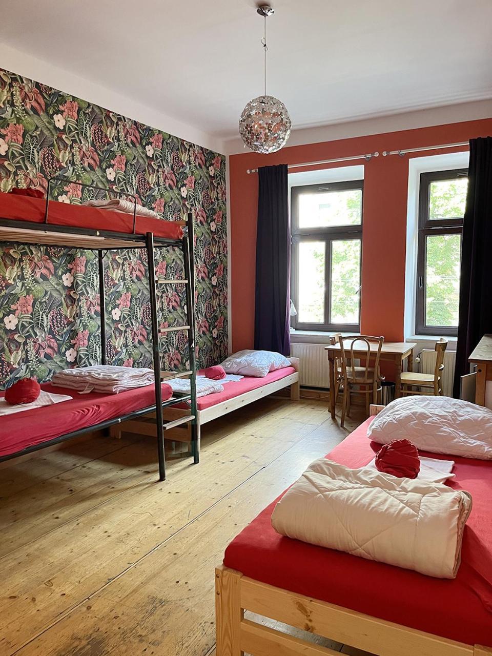 Homeplanet Hostel Leipzig Buitenkant foto