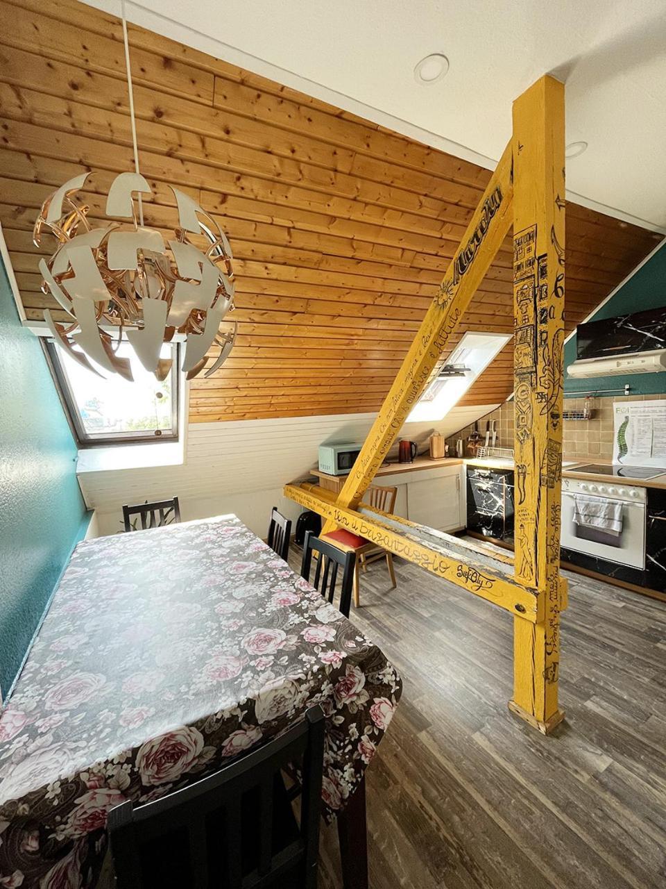 Homeplanet Hostel Leipzig Buitenkant foto